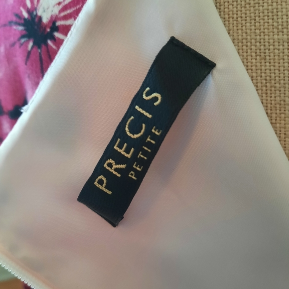 Beautiful fully-lined dress - Picture 3 of 6